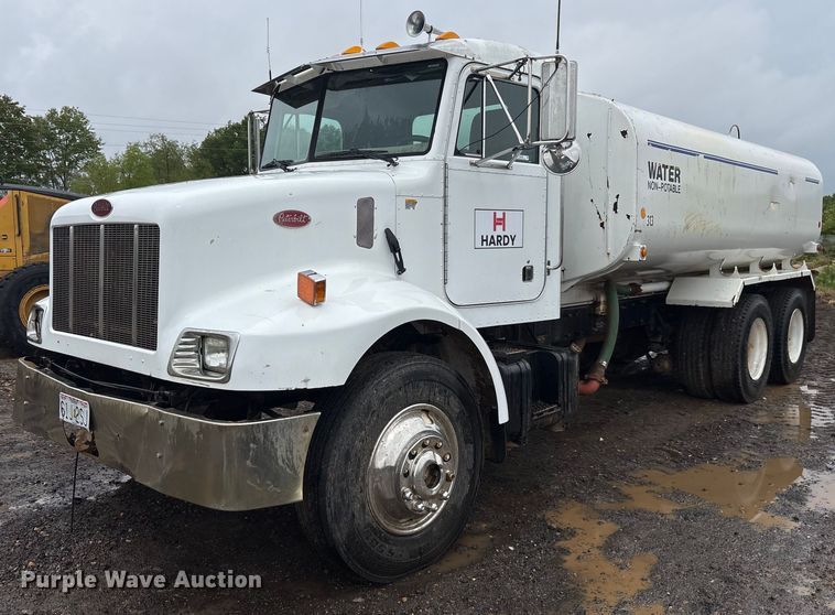 2001 Peterbilt 330 water truck - OB9689