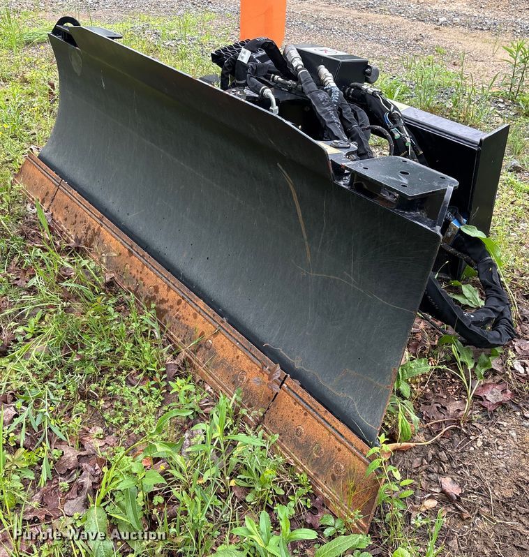 2022 Caterpillar Build 01A skid steer dozer blade - OB9696