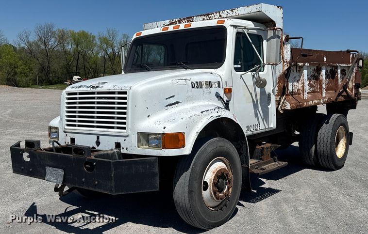 1996 International 4700 dump truck - DO0889