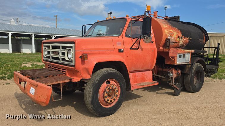 1985 GMC 7000 oil distributor truck - DO7949