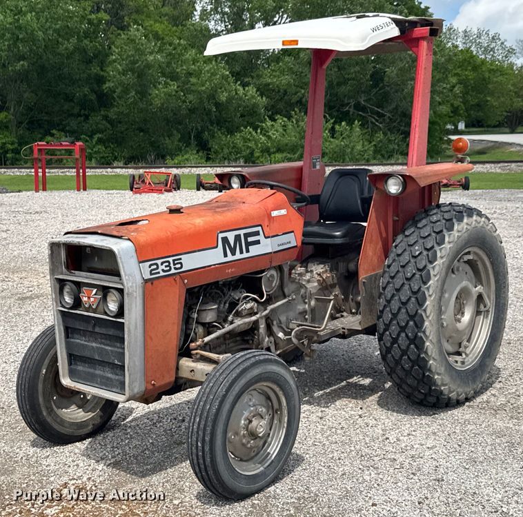 1975 Massey Ferguson 235 tractor - DU9003