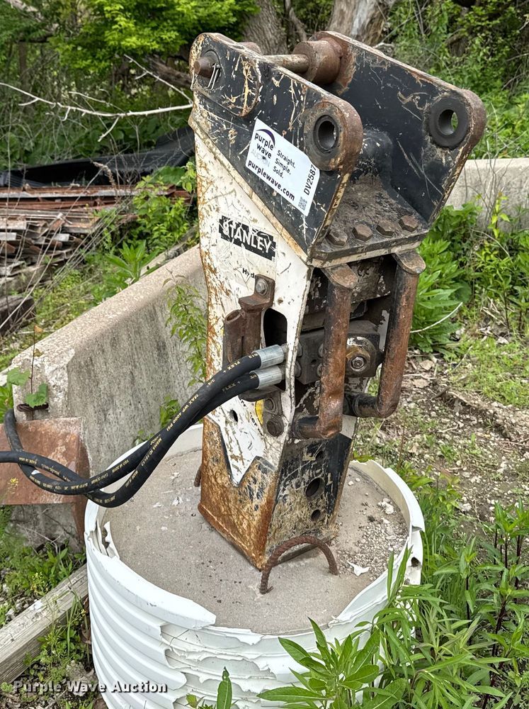 Stanley MB55601 breaker - DV2587