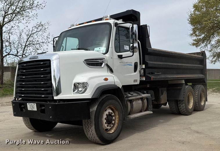 2013 Freightliner 108SD dump truck - DV2599