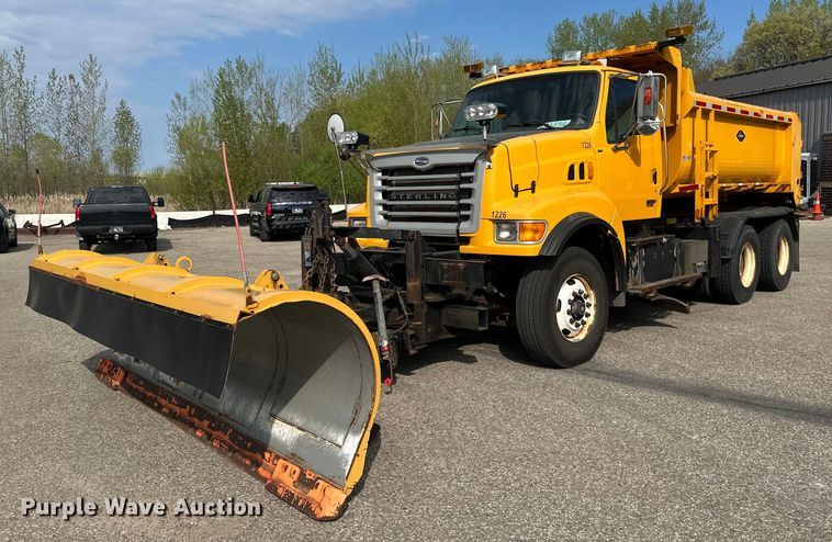 2004 Sterling LT9500 dump truck - EB2519