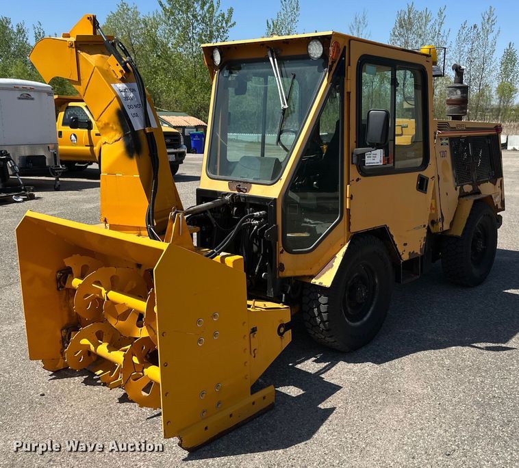 Trackless MT5T municipal tractor  - EB2554