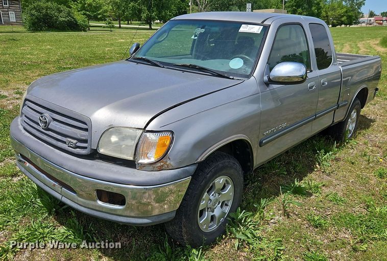 2002 Toyota Tundra Access Cab pickup truck - EB8035