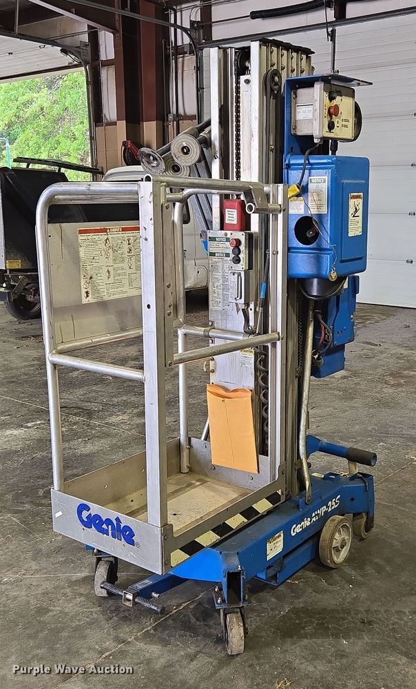 Genie AWP-25S vertical lift - EN3659