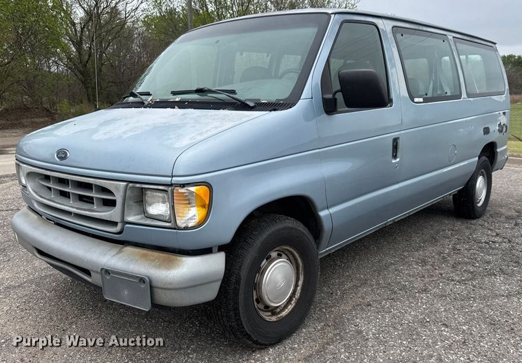 1998 Ford Club Wagon van - EQ1412
