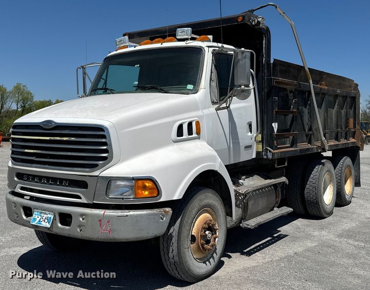 2006 Sterling LT8500 dump truck - JP9047