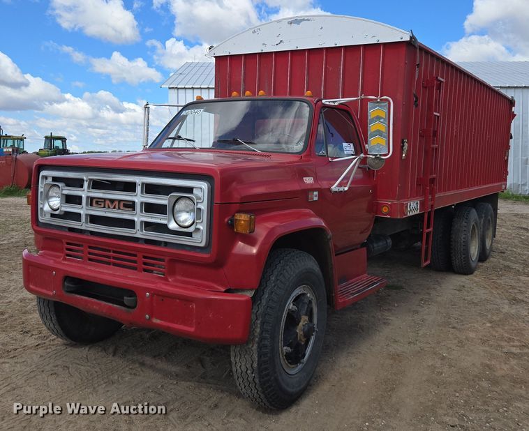 1986 GMC 7000 grain truck - DE2180