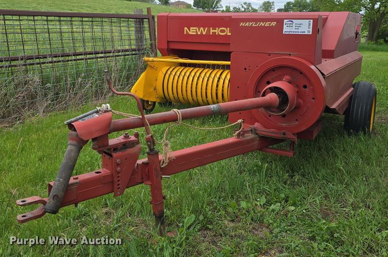 1983 New Holland 311 small square baler - DT6879
