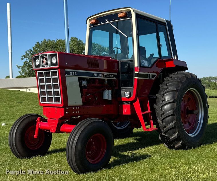 1979 International F-986 tractor - DV2623