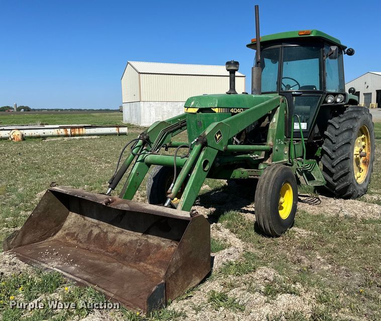 John Deere 4040 tractor - EB2565