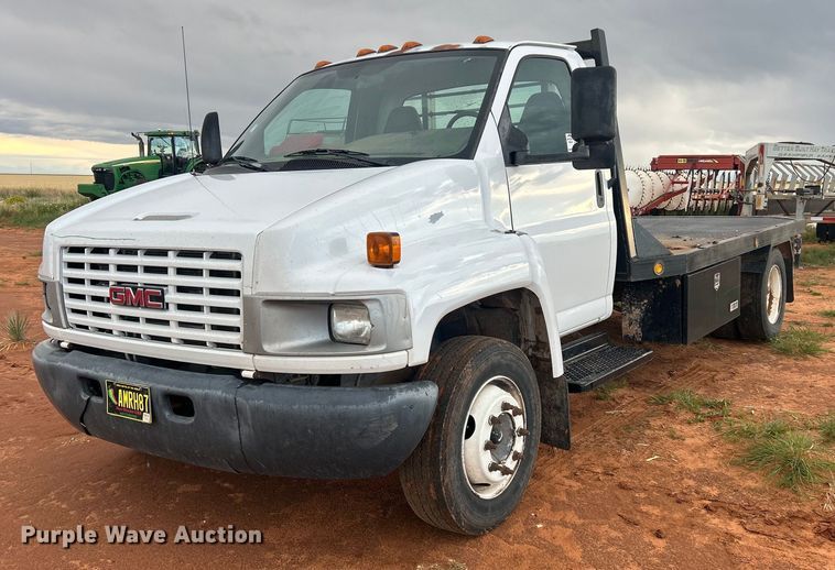 2005 GMC C5500 flatbed truck - EC1383