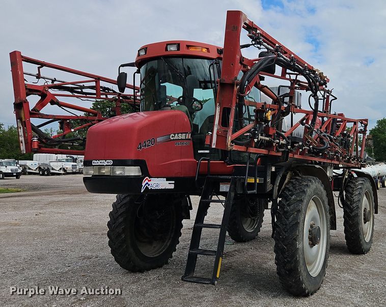 2011 Case Patriot 4420 sprayer - EJ0028