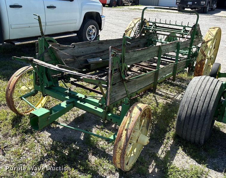John Deere horse drawn manure spreader - EM2515