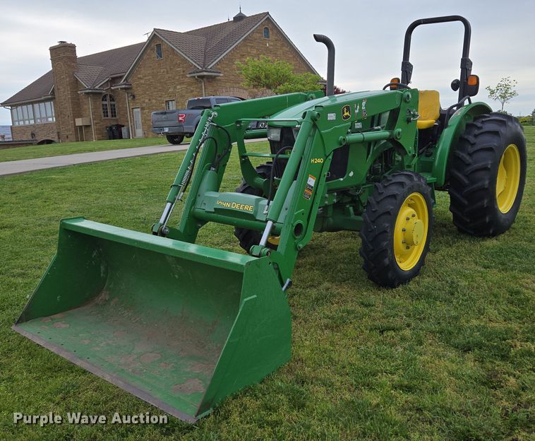 2015 John Deere 5075E MFWD tractor - EN3710
