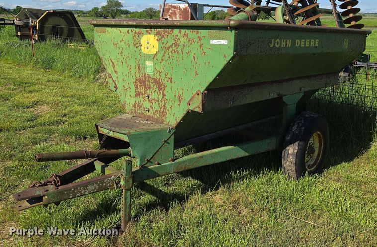 John Deere 68 grain cart - EN8994