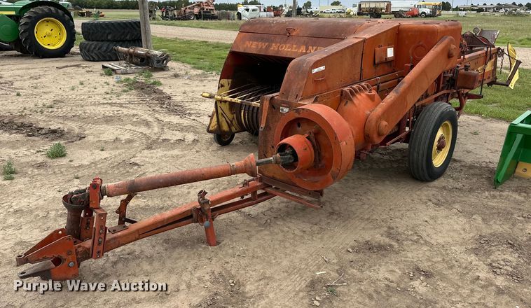 New Holland 281 small square baler - EQ4815