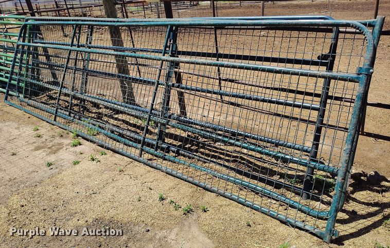 (3) livestock gates - IP9584