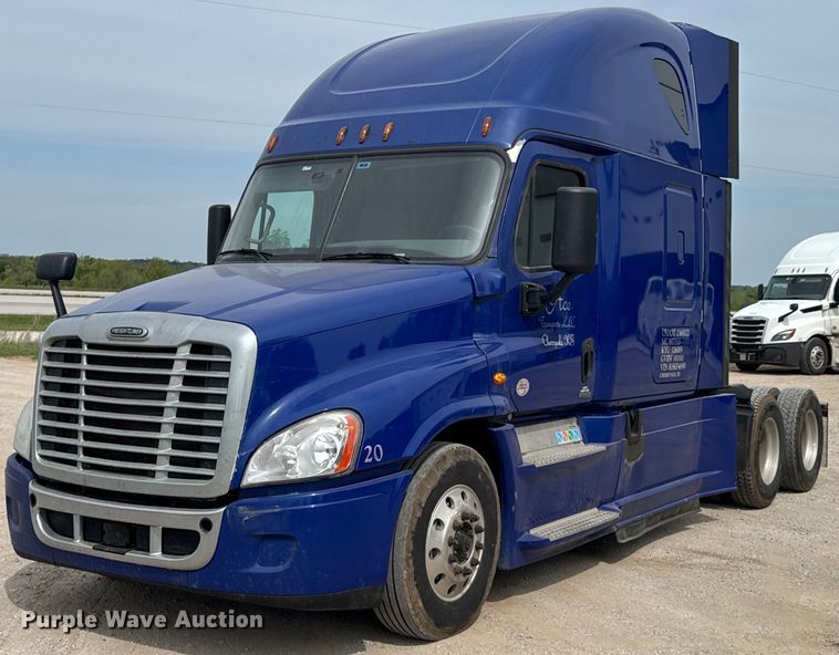 2019 Freightliner Cascadia 125 semi truck - DO0959