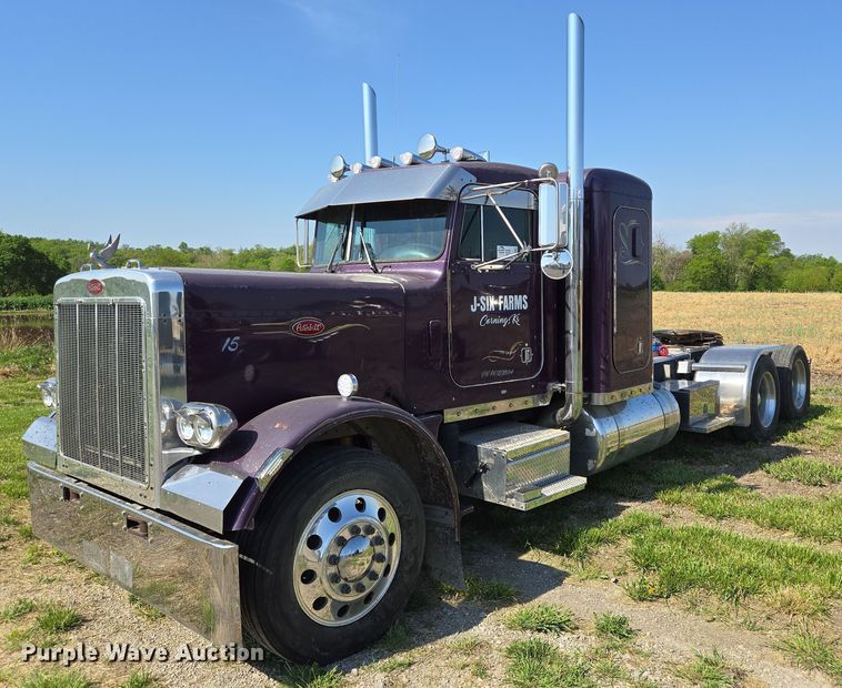 1985 Peterbilt 359 semi truck - DT6841