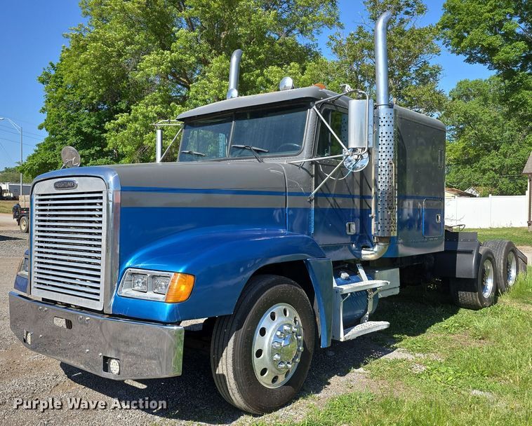 1997 Freightliner FLD semi truck - DT6874