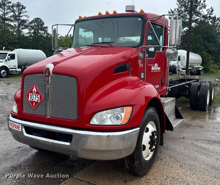 2015 Kenworth T370 truck cab and chassis - DW1947