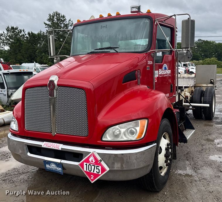 2016 Kenworth T370 truck cab and chassis - DW1948