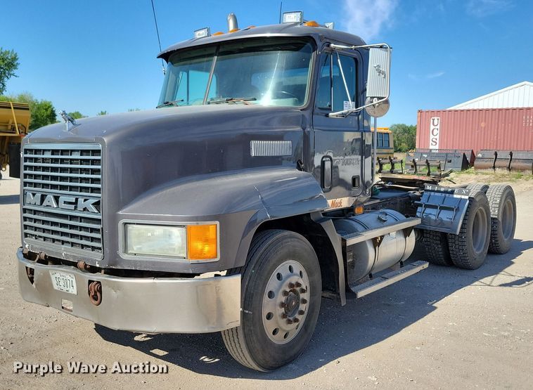 1997 Mack CH613 semi truck - EA2446