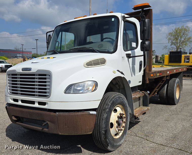 2011 Freightliner M2 flatbed truck - EC4223