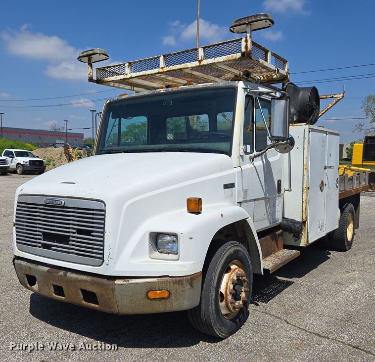 2002 Freightliner FL60 flatbed truck - EC4224
