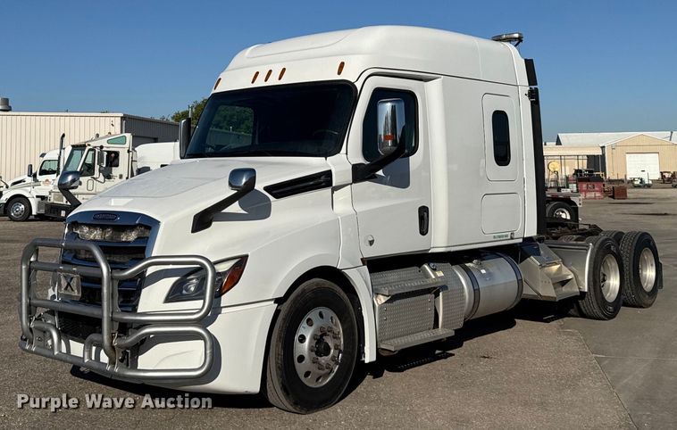 2019 Freightliner Cascadia semi truck - EG6435
