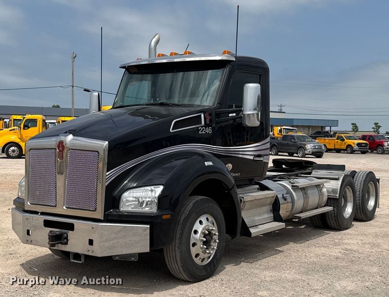 2020 Kenworth T880 semi truck - EJ4584