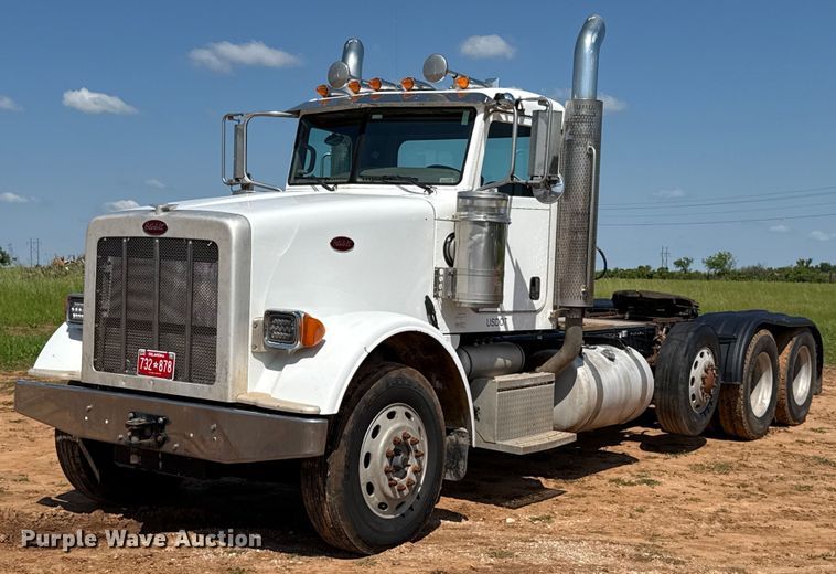 2009 Peterbilt 367 semi truck - EJ8780
