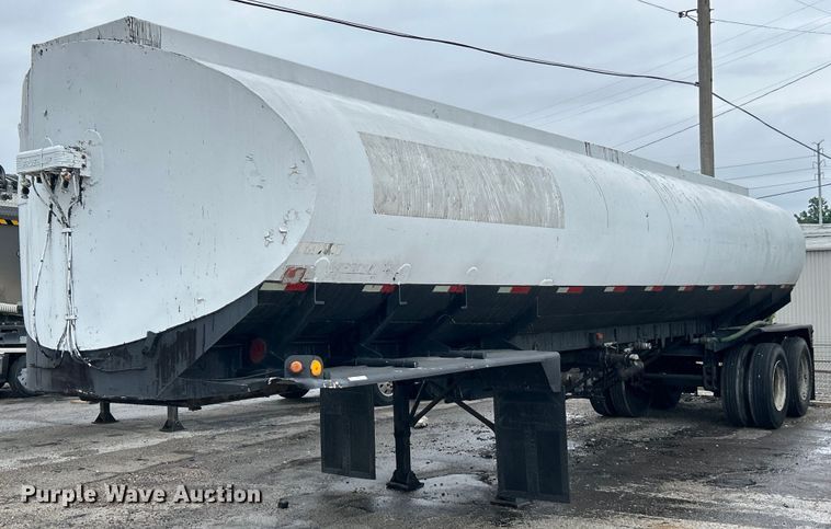 1972 Fruehauf tank trailer - EK8073