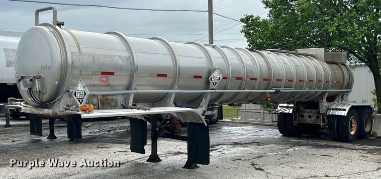 1981 Fruehauf tank trailer - EK8074