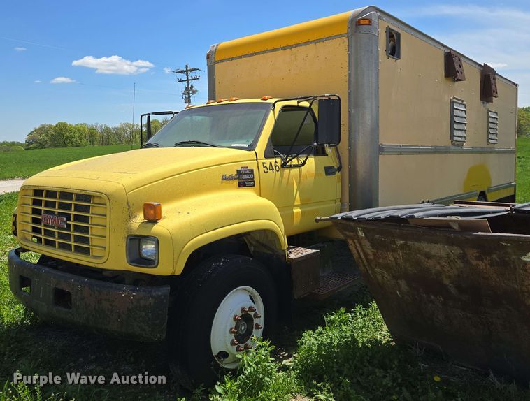 2002 GMC C6500 box truck - EM7270
