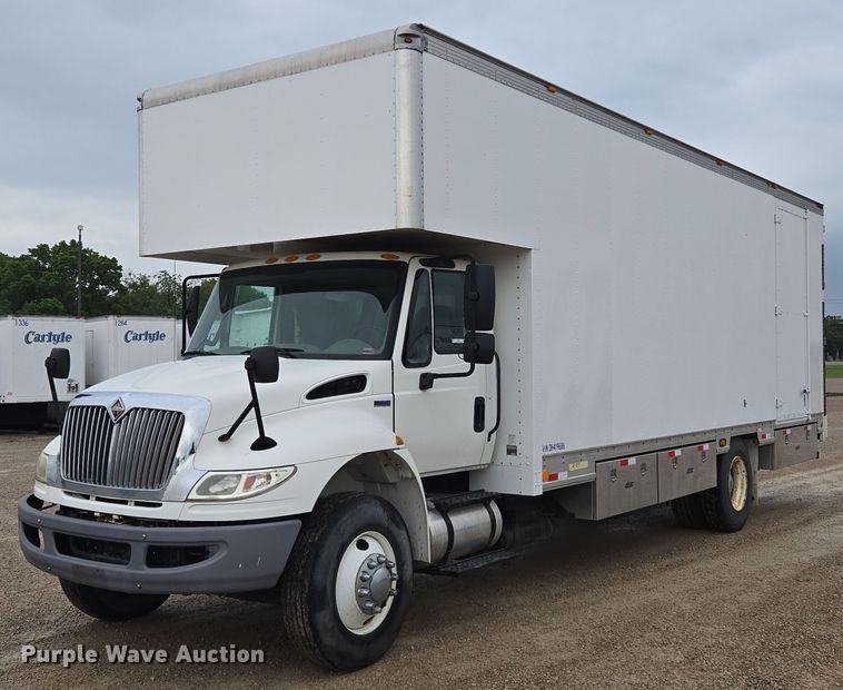 2013 International MA035 box truck - EM7342