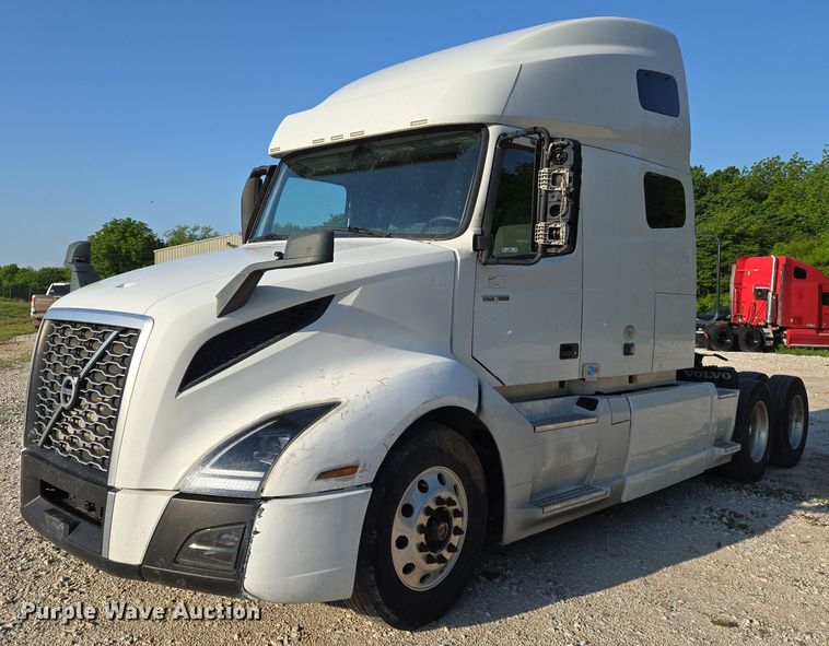 2019 Volvo VNL 760 semi truck - EN8997