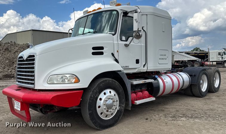 2013 Mack CXU613 semi truck - EQ1499