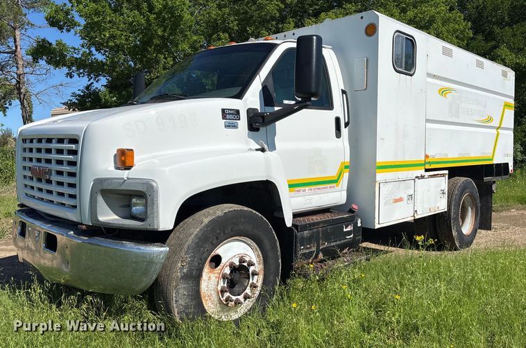 2009 GMC C6500 chipper truck - ND9763