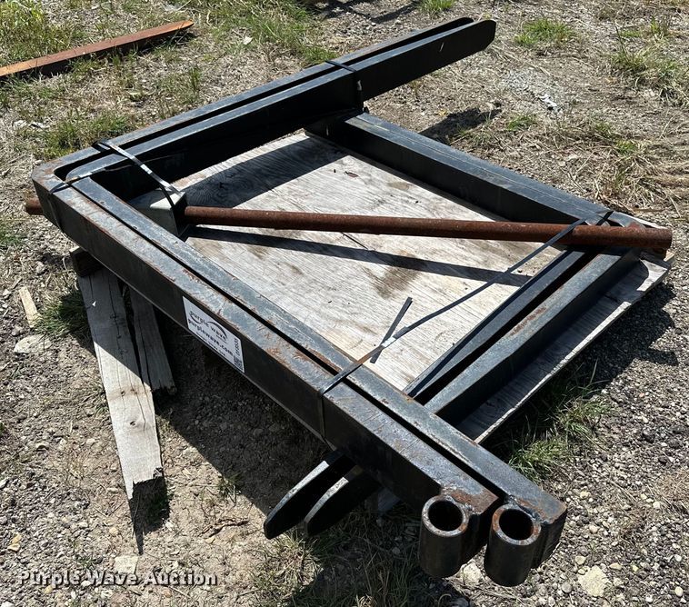 (2) pallet forks - DF8535