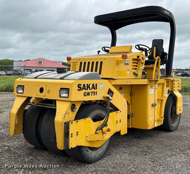 2017 Sakai GW751 pneumatic roller - DP6140