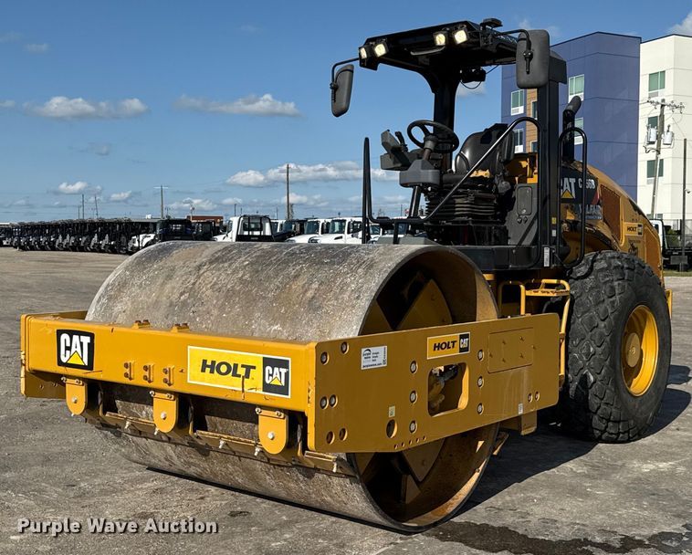2020 Caterpillar CS56B single drum vibratory roller - EE0040