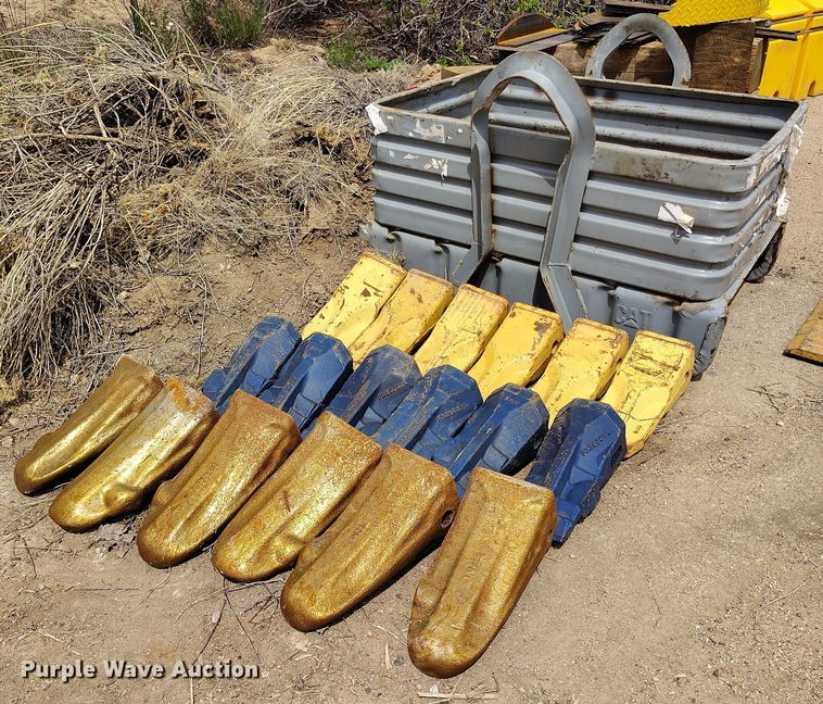 (18) excavator bucket teeth - EH0322