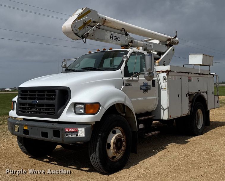 2000 Ford F650 Super Duty bucket truck - DV2650