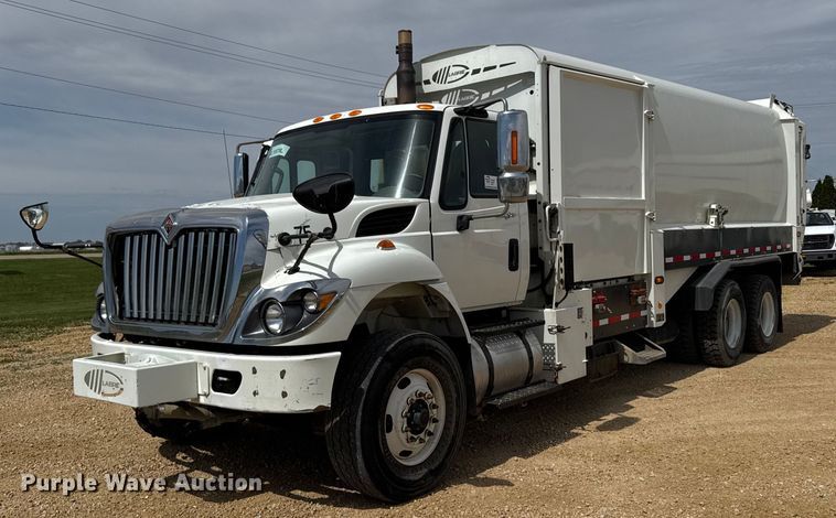 2012 International 7400 work star refuse truck - DV2651