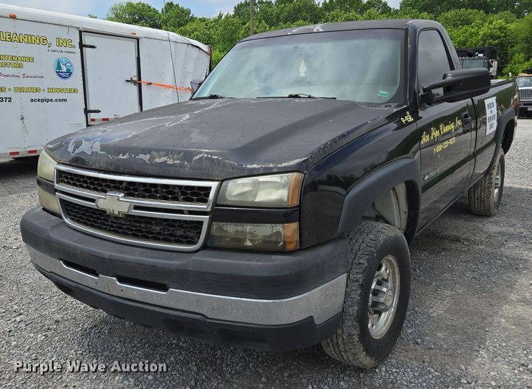 2006 Chevrolet Silverado 2500HD pickup truck - DW7013