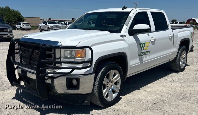 2015 GMC Sierra 1500 Crew Cab pickup truck - DW8717